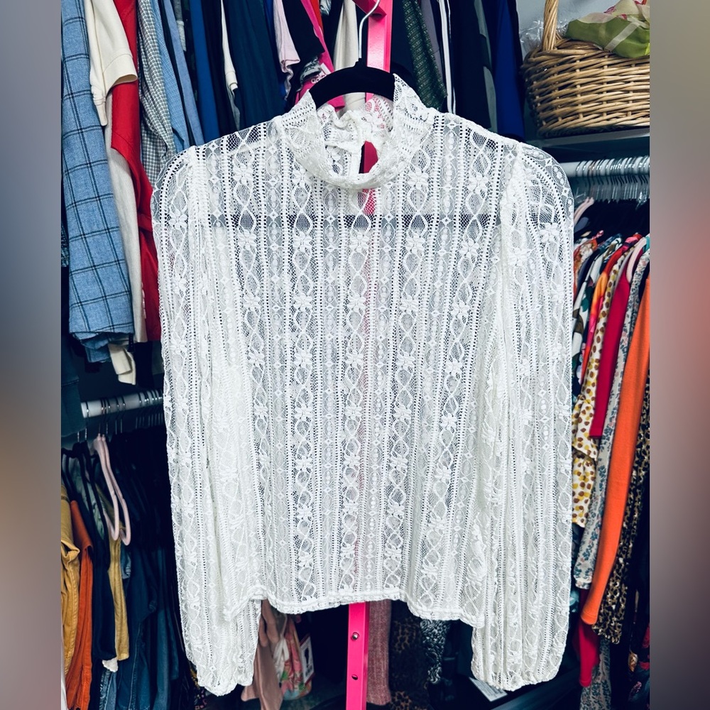 Crimson juniors size XL solid white lace mock neck long sleeve blouse boutique